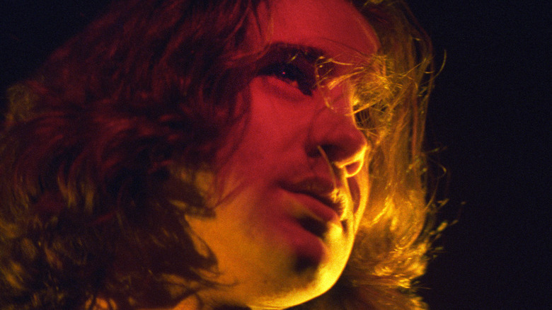 Scott Stapp looking up