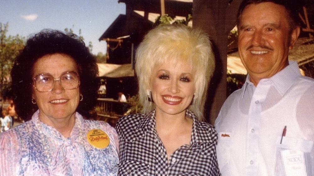 The Untold Truth Of Dolly Parton's Family