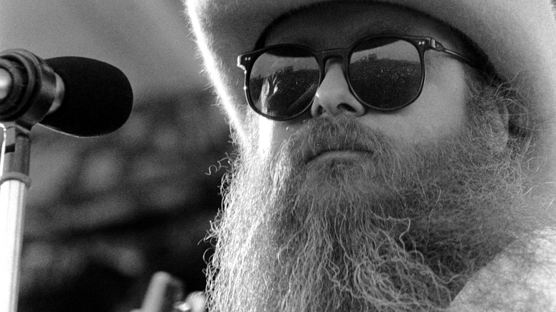 Dusty Hill in concert