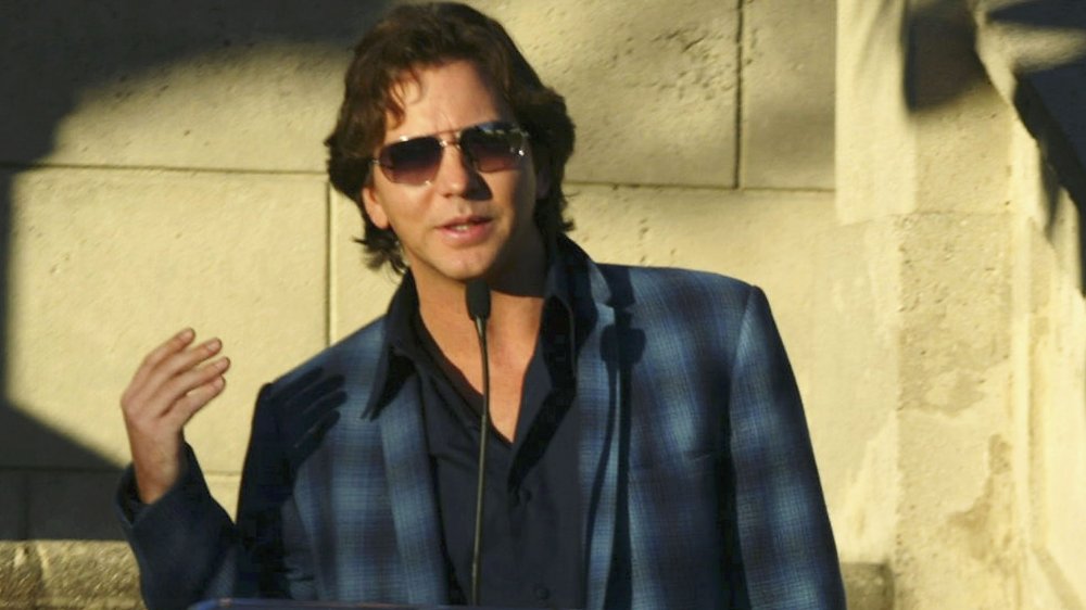 Eddie Vedder sunglasses suit mic singing