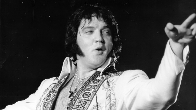 Elvis Presley pointing in 1977