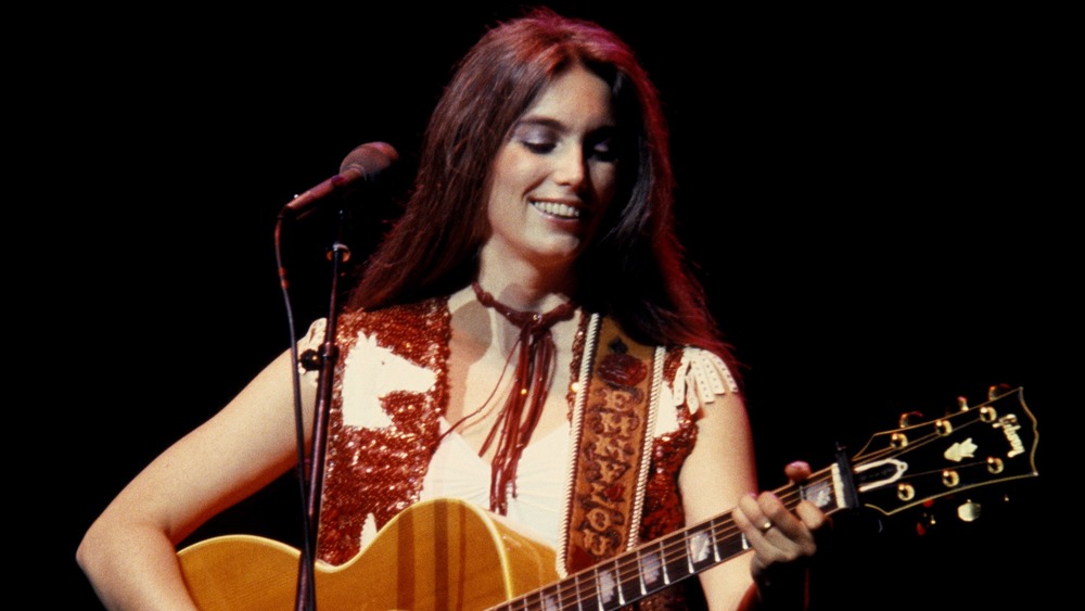 a young Emmylou Harris