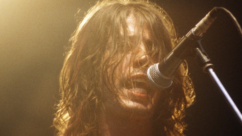 Dave Grohl onstage in 1995