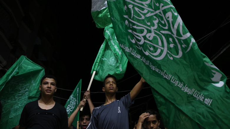 Hamas flag waving boys