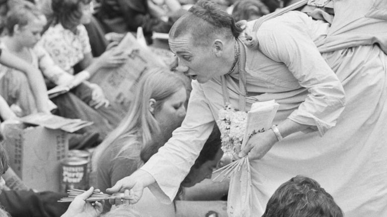 hare krishna crowed pamphlet