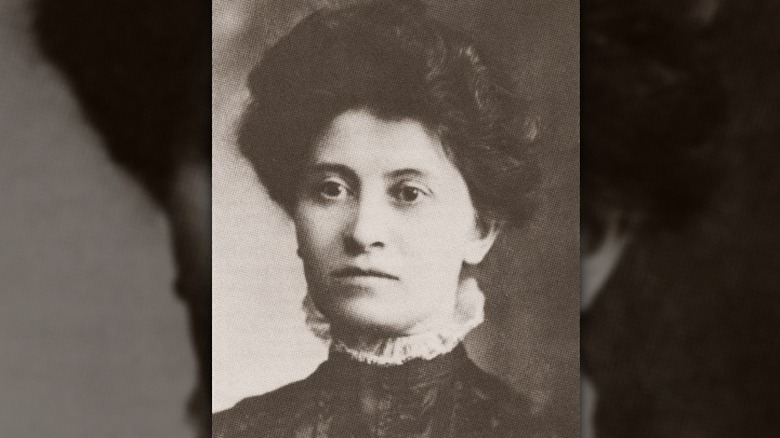 1910 portrait of Theresa Malkiel