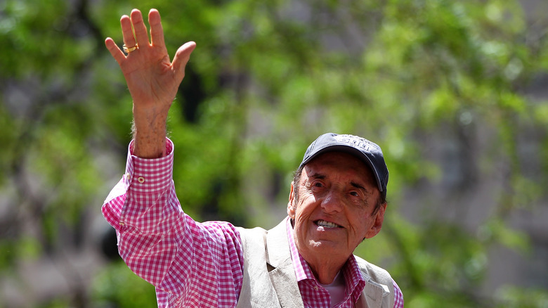 Jim Nabors waving