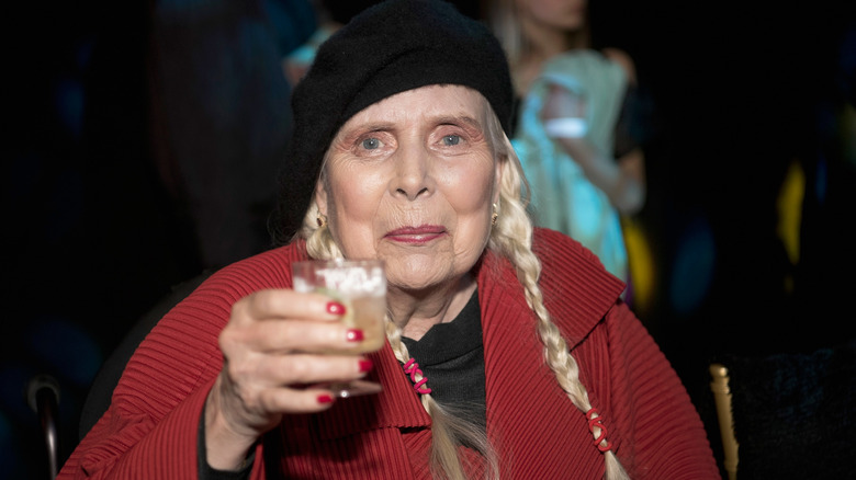 Joni Mitchell raises a glass
