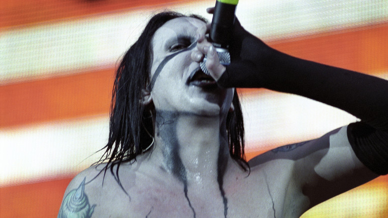 young Marilyn Manson performs