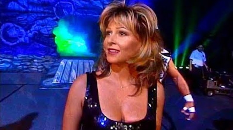 Miss Elizabeth makes ring entrance