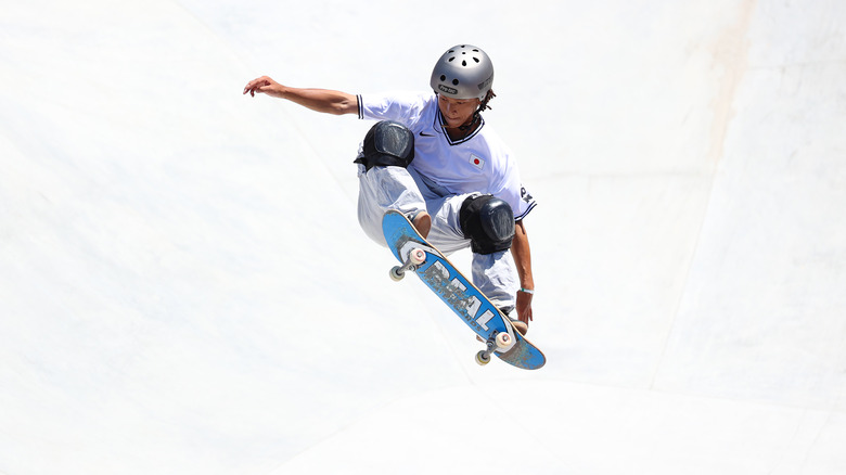 Ayumu Hirano skateboarding
