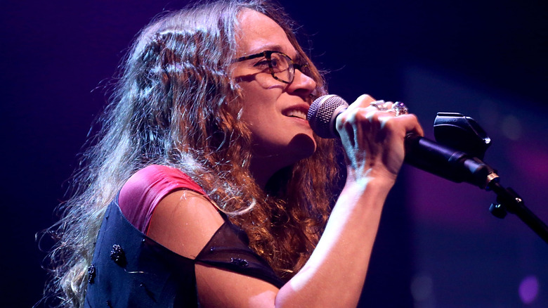 Fiona Apple singing on stage