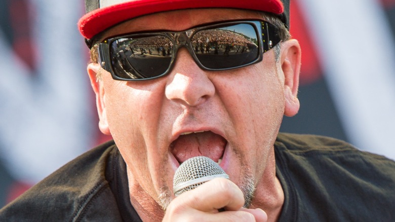 Pennywise's Jim Lindbergh singing in Germany