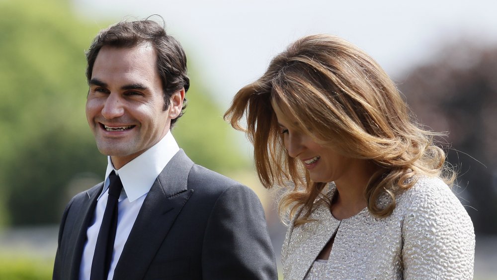 Roger Federer without crutches at an Italian billionaire wedding ·
