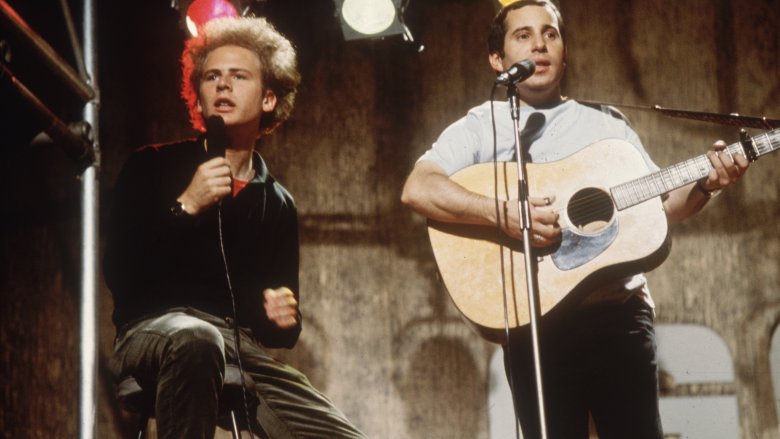 young Simon and Garfunkel singing