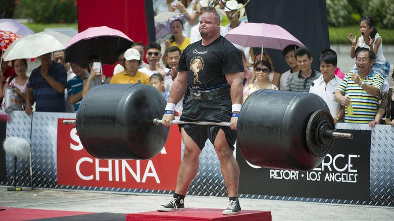 Brian Shaw picking up a massive weight