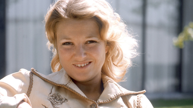 tanya tucker posing for a portrait 1975
