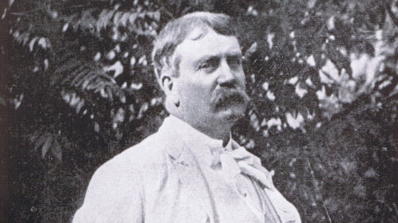 Daniel Burnham standing