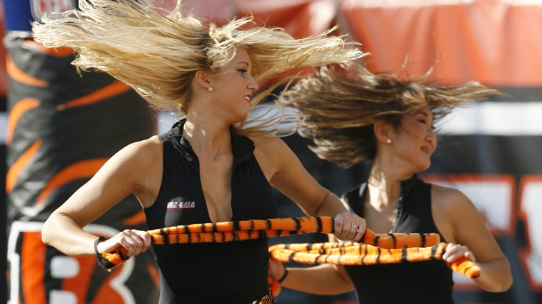 Cincinnati Bengals cheerleaders dancing