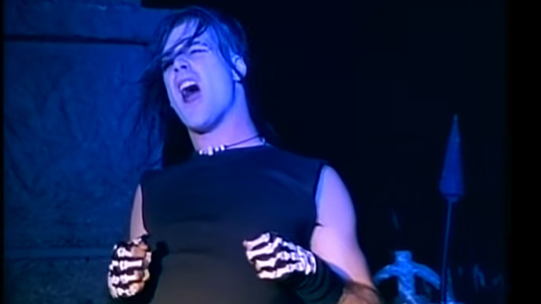 Michale Graves singing bluelit on stage