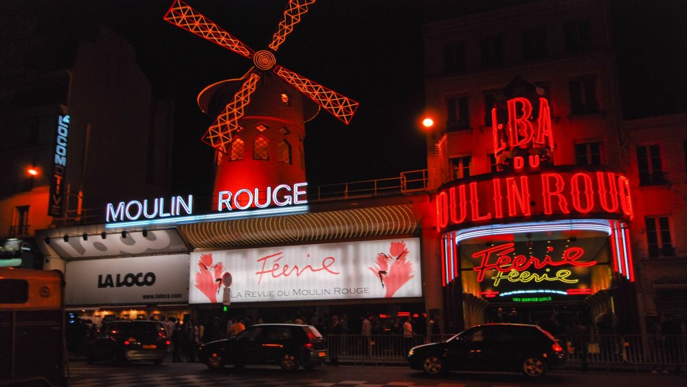 https://creativecommons.org/licenses/by/2.0/ The Moulin Rouge at night, 2007, cropped