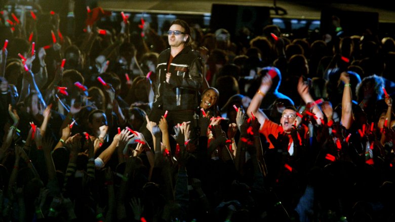 U2 Bono singing crowd of people