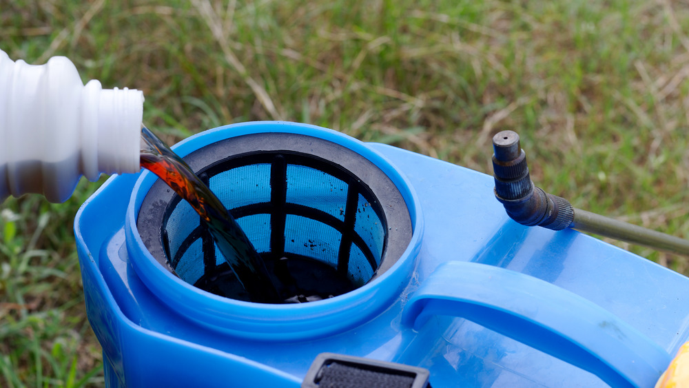 Filling herbicide sprayer 