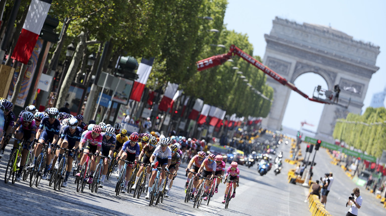 2022 Tour de France Femmes on bikes