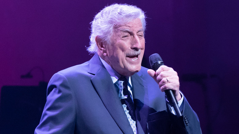 Tony Bennett singing microphone