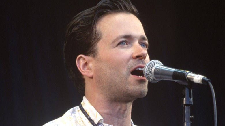 Gordon Gano short hair singing
