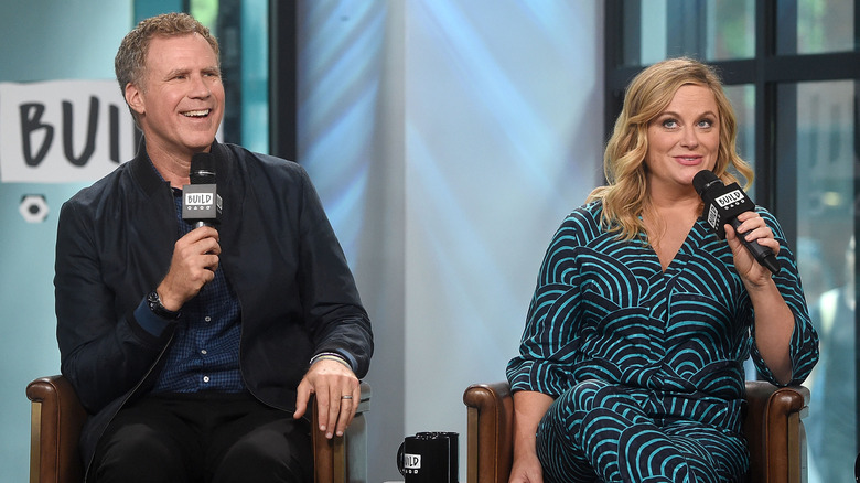 will ferrell and amy poehler smiling holding mics