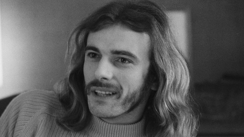 Alan White looking to the side