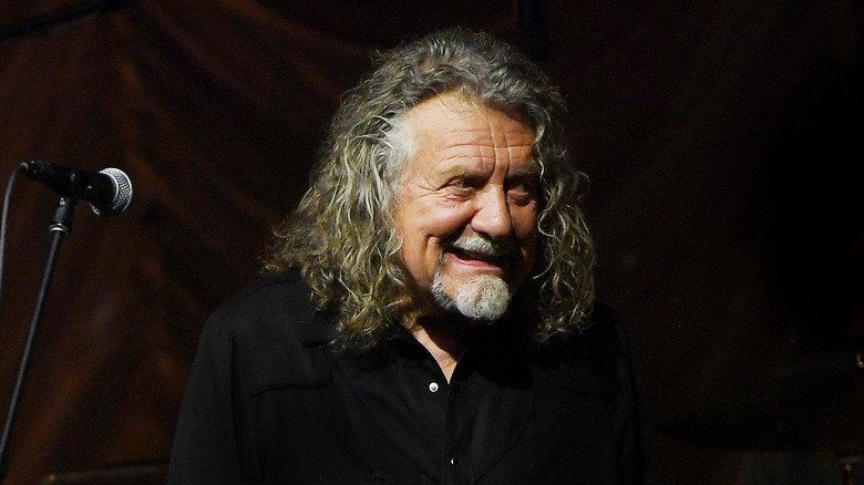 Robert Plant on stage 