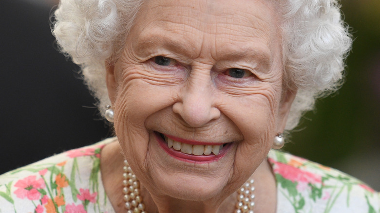 queen elizabeth ii smiling