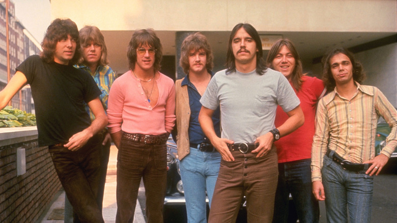 CHICAGO 1971 Robert Lamm, Peter Cetera, James Pankow, Lee Loughnane, Walt Parazaider, Keith Seraphine