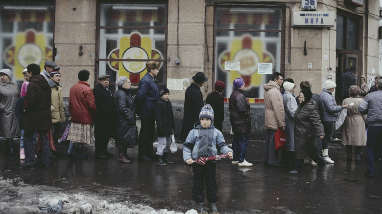 people waiting in line to bread in Moscow
