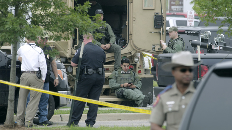 Various law enforcement branches standing around after the 2015 Waco shootout