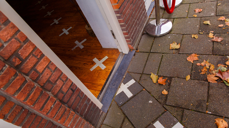 Belgium-Netherlands border through house
