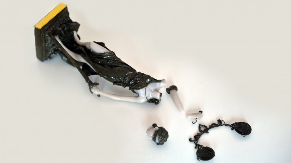 Broken Themis statue represents injustice