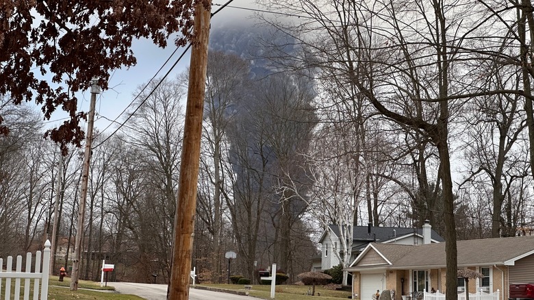 Towering smoke cloud in Ohio, 2023.