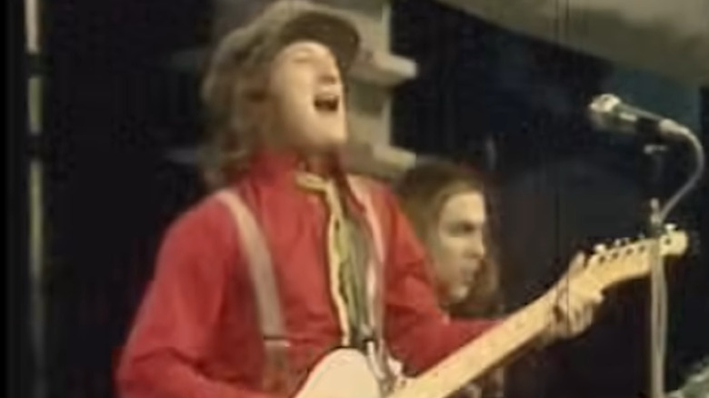 Slade – 'Come on Feel the Noize'