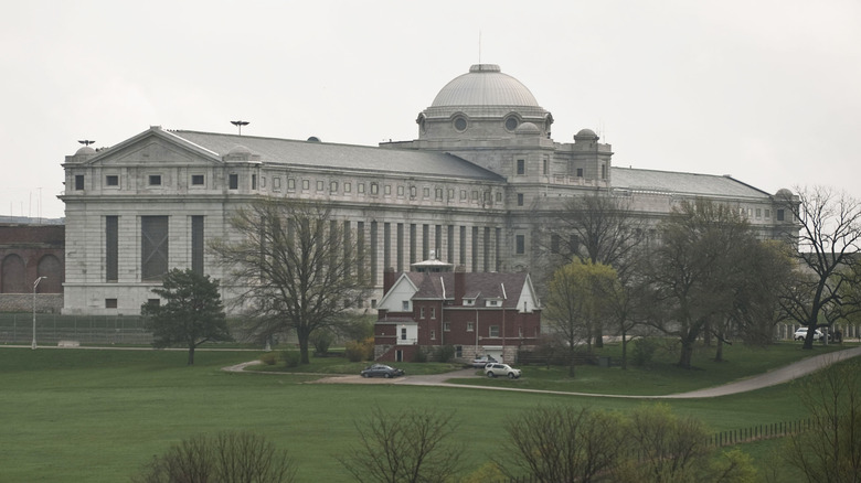 leavenworth federal prison