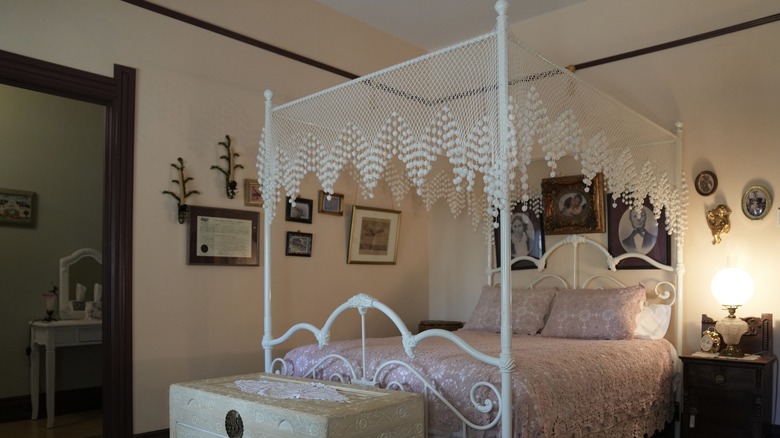 horne room at totten trail inn