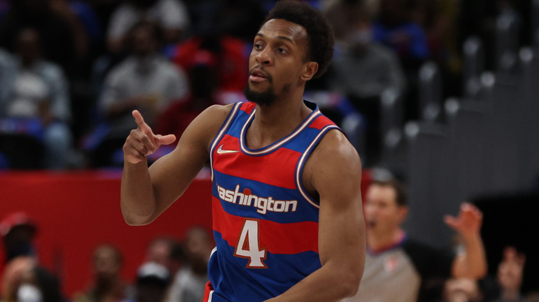 Ish Smith celebrates on court