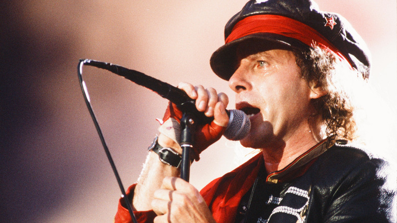 Klaus Meine singing into microphone