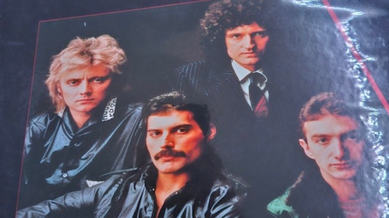 Queen – Greatest Hits cover