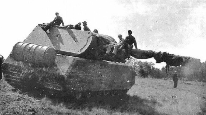 Panzerkampfwagen VIII (Maus) V2-prototype, taken during testing in June/July 1944.