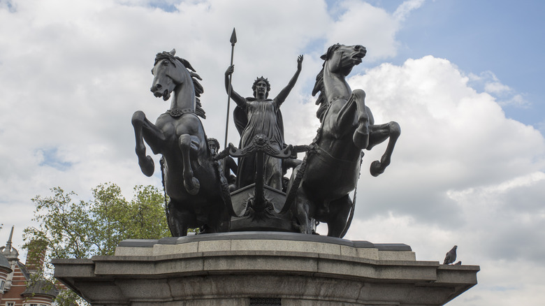 statue of boudica on westminster bridge