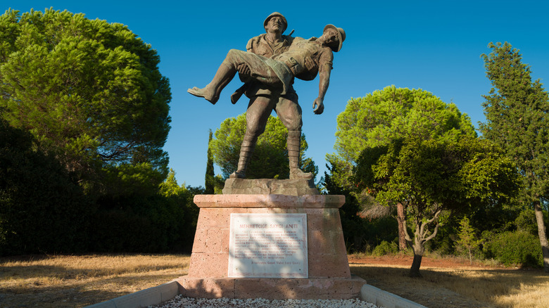 memorial statue at gallipoli