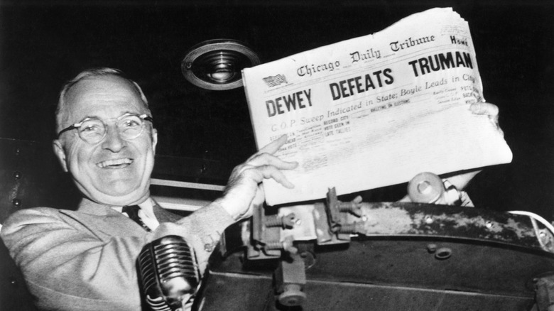 Truman holds "Dewey Defeats Truman" erroneous newspaper